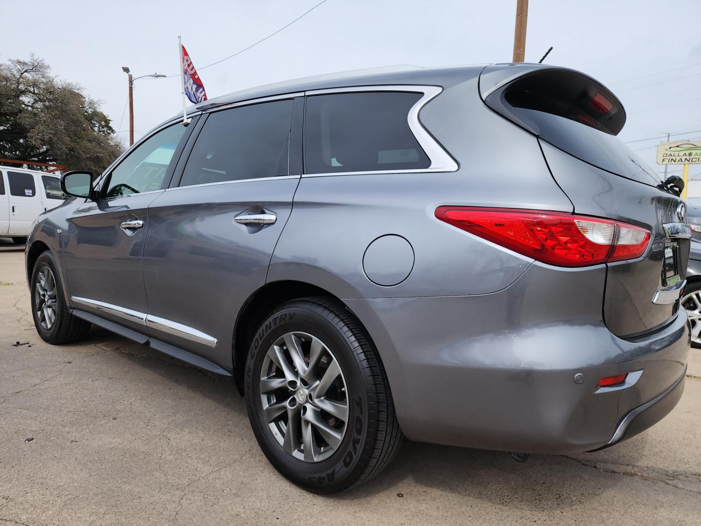 2015 SILVER Infiniti QX60 (5N1AL0MN1FC) with an 3.5L V6 DOHC 24V engine, Continuously Variable Transmission transmission, located at 2660 S.Garland Avenue, Garland, TX, 75041, (469) 298-3118, 32.885551, -96.655602 - Photo#5